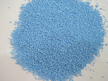 l'ASS colorée de poudre détersive tachette les taches bleues