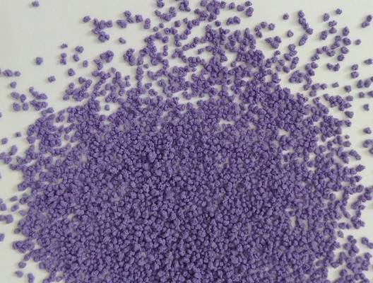 Des taches de détergent colorées: éclaircissez vos vêtements avec des couleurs vives
